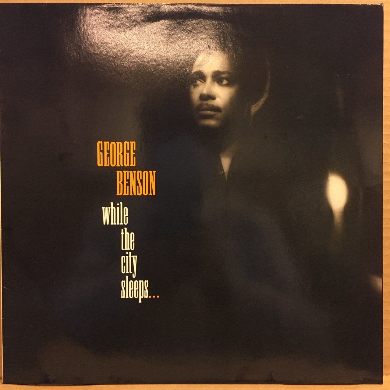 GEORGE BENSON - WHILE THE CITY SLEEPS...(1986) - PLAK 2.EL