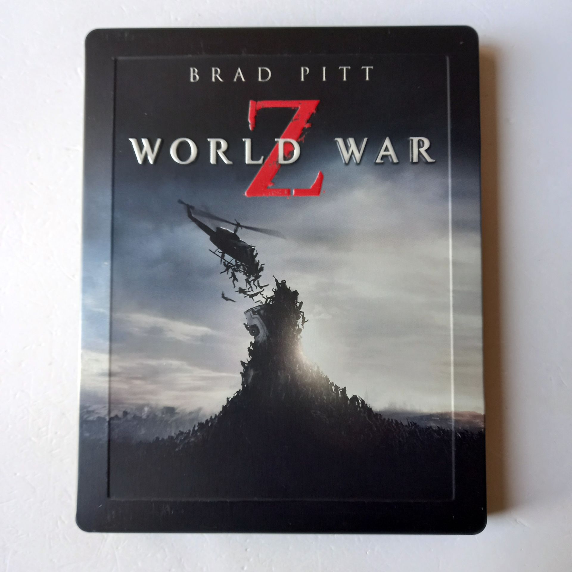 WORLD WAR Z - BRAD PITT, MIREILLE ENOS - YÖN.: MARC FORSTER - 2BLU-RAY + DVD STEELBOOK METAL KUTU 2.EL
