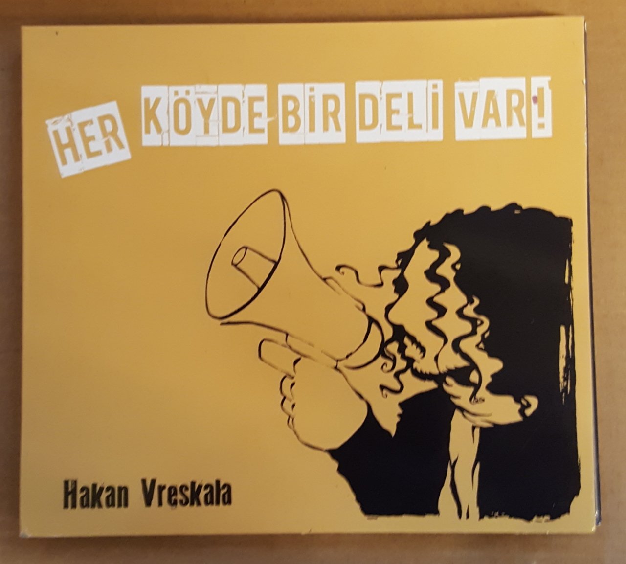 HAKAN VRESKALA - HER KÖYDE BİR DELİ VAR (2012) - CD DIGIPACK 2.EL